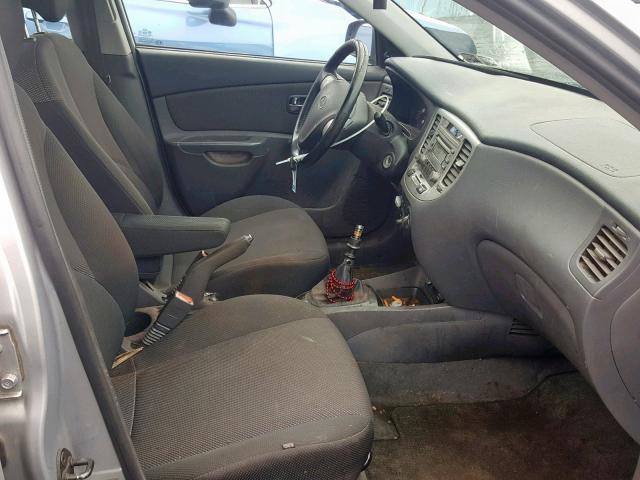 KNADE163966170709 - 2006 KIA RIO 5 SILVER photo 5