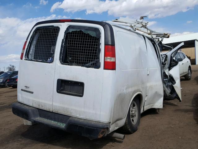 1GCFG15X181125774 - 2008 CHEVROLET EXPRESS G1 WHITE photo 4