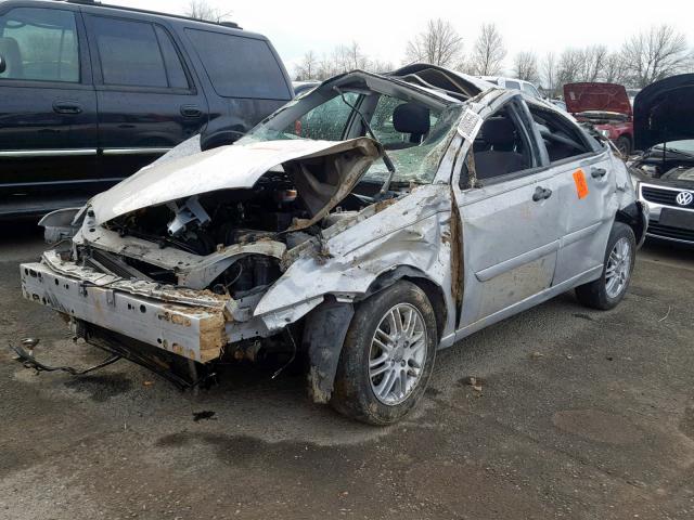 3FAFP37N85R152338 - 2005 FORD FOCUS ZX5 SILVER photo 2