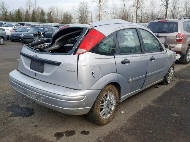 3FAFP37N85R152338 - 2005 FORD FOCUS ZX5 SILVER photo 4