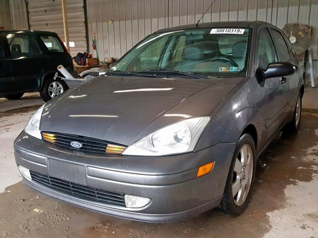 3FAHP37362R139736 - 2002 FORD FOCUS ZX5 GRAY photo 2