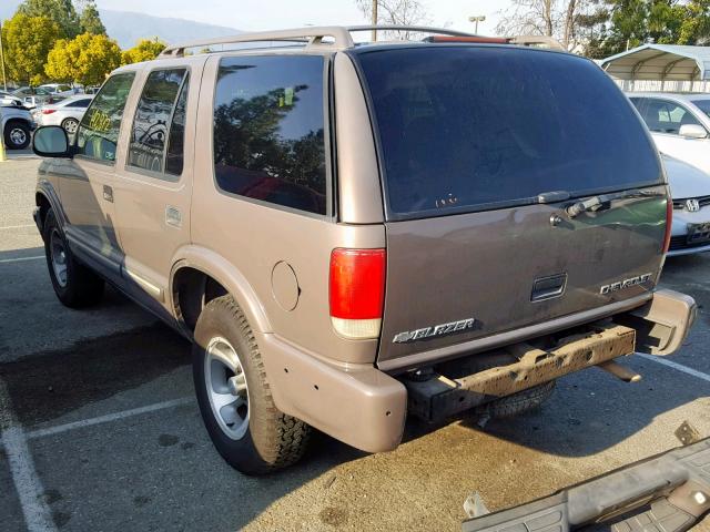 1GNCS13W1W2289665 - 1998 CHEVROLET BLAZER BROWN photo 3