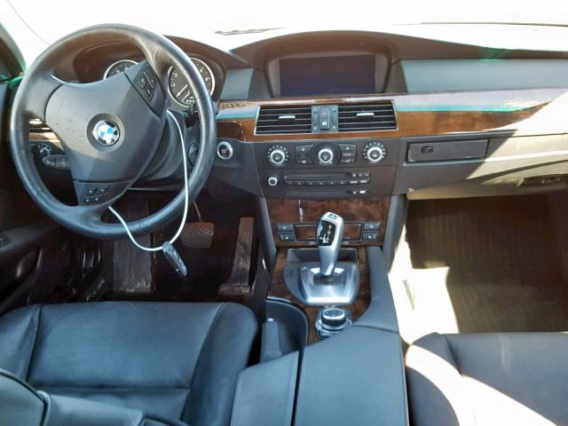 WBANV13519C152902 - 2009 BMW 528 XI GRAY photo 9