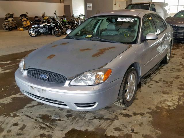 1FAHP56U06A224190 - 2006 FORD TAURUS SEL SILVER photo 2