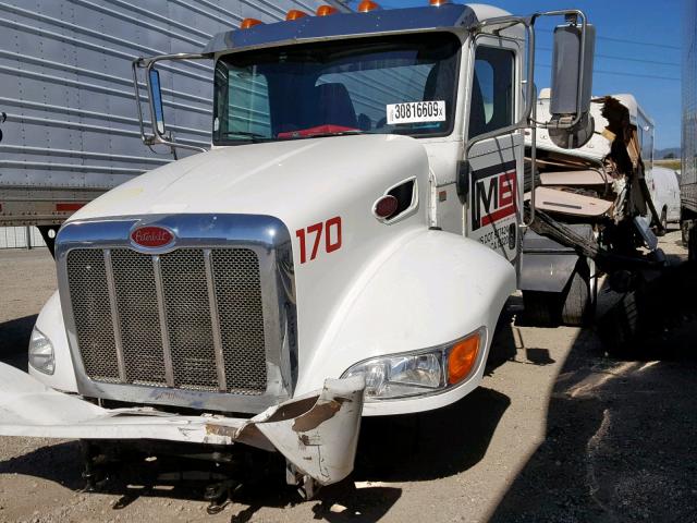 2XP2AJ7X3JM481170 - 2018 PETERBILT 337 WHITE photo 2