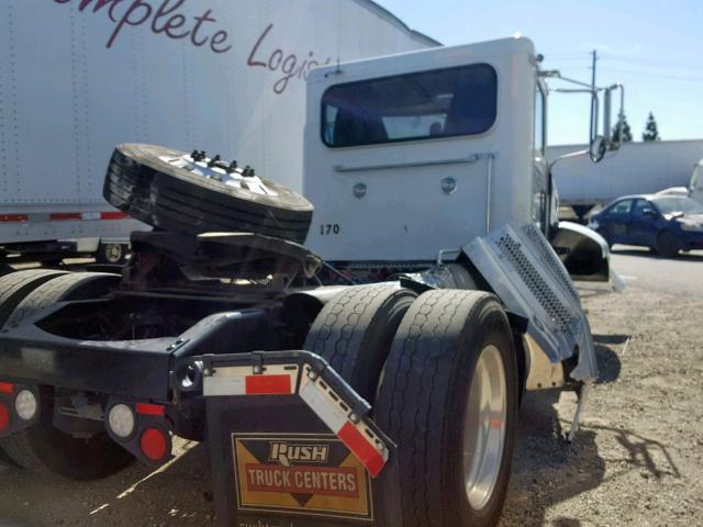 2XP2AJ7X3JM481170 - 2018 PETERBILT 337 WHITE photo 4