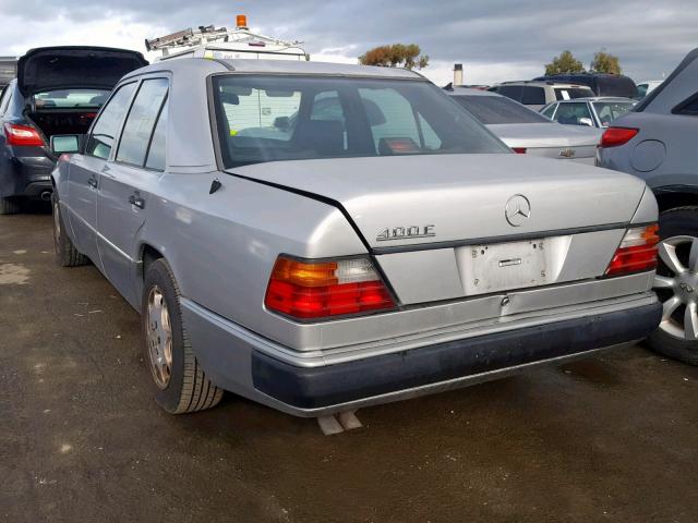 WDBEA34E3PB975549 - 1993 MERCEDES-BENZ 400 E SILVER photo 3