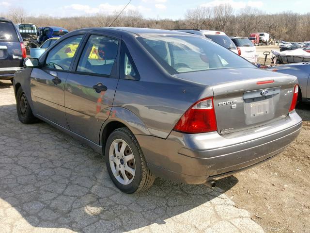 1FAFP34N15W178247 - 2005 FORD FOCUS ZX4 GRAY photo 3