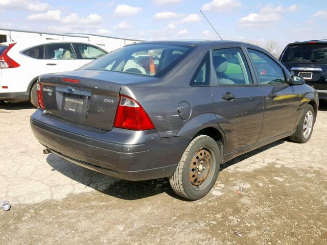 1FAFP34N15W178247 - 2005 FORD FOCUS ZX4 GRAY photo 4