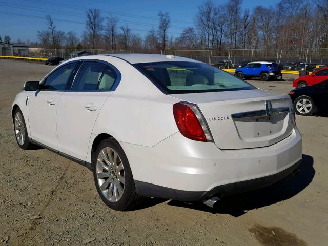 1LNHL9FT8AG607879 - 2010 LINCOLN MKS WHITE photo 3