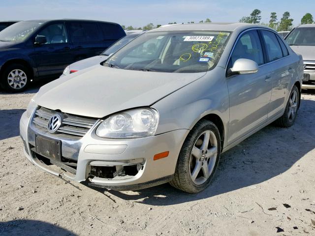 3VWRL7AJ3AM148962 - 2010 VOLKSWAGEN JETTA TDI SILVER photo 2