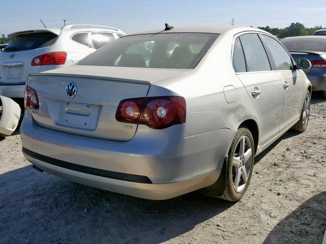 3VWRL7AJ3AM148962 - 2010 VOLKSWAGEN JETTA TDI SILVER photo 4