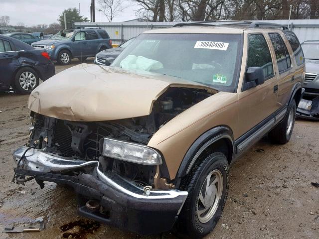 1GNDT13W0Y2188041 - 2000 CHEVROLET BLAZER GOLD photo 2