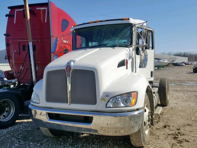 2XKHAJ8X3JM181630 - 2018 KENWORTH CONSTRUCTI WHITE photo 2