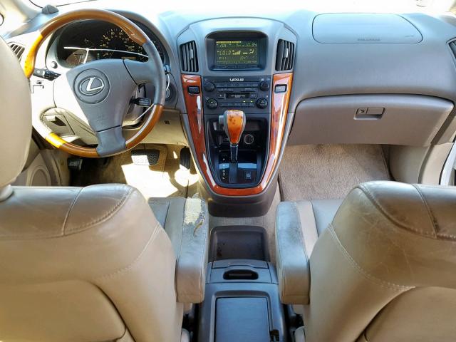 JTJGF10U720136759 - 2002 LEXUS RX 300 WHITE photo 9