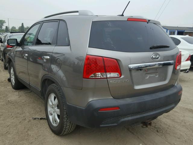 5XYKT4A1XBG106094 - 2011 KIA SORENTO BA GRAY photo 3