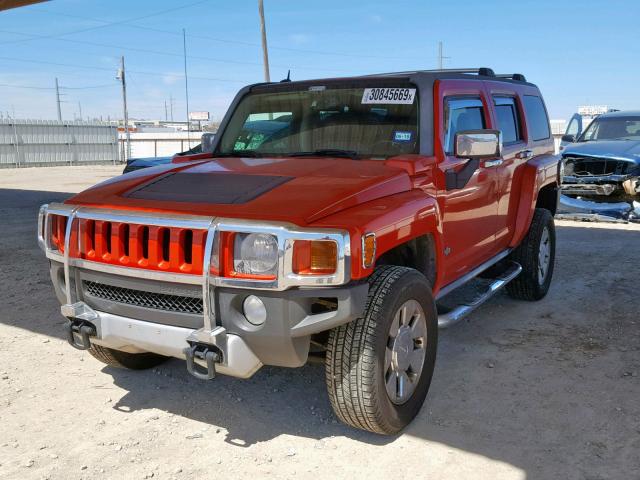 5GTEN13E588159297 - 2008 HUMMER H3 ORANGE photo 2