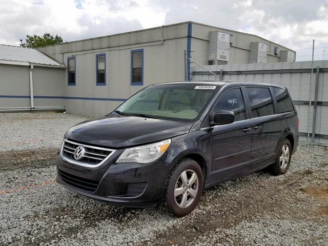 2V4RW3D1XAR231401 - 2010 VOLKSWAGEN ROUTAN SE BLACK photo 2