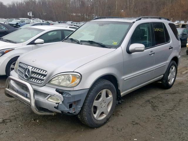 4JGAB54E03A393185 - 2003 MERCEDES-BENZ ML 320 SILVER photo 2