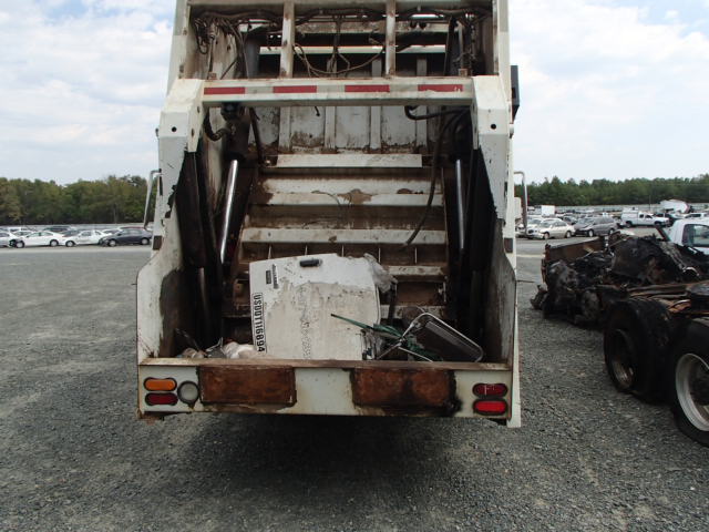 2FZHCHDJ17AY90330 - 2007 STERLING TRUCK ACTERRA WHITE photo 6