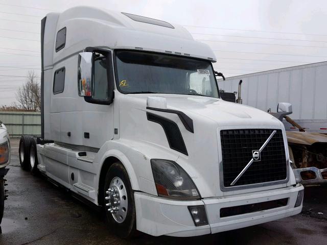 4V4NC9EH2HN974226 - 2017 VOLVO VN VNL WHITE photo 1