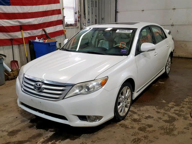 4T1BK3DBXBU389561 - 2011 TOYOTA AVALON BAS WHITE photo 2