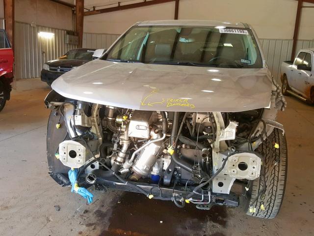 1GNERJKX0JJ274071 - 2018 CHEVROLET TRAVERSE R SILVER photo 9