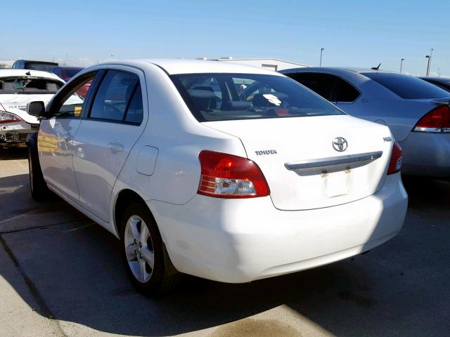 JTDBT923X81276641 - 2008 TOYOTA YARIS WHITE photo 3