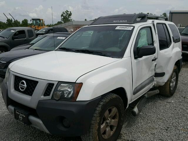 5N1AN0NUXBC525002 - 2011 NISSAN XTERRA 4.0 WHITE photo 2