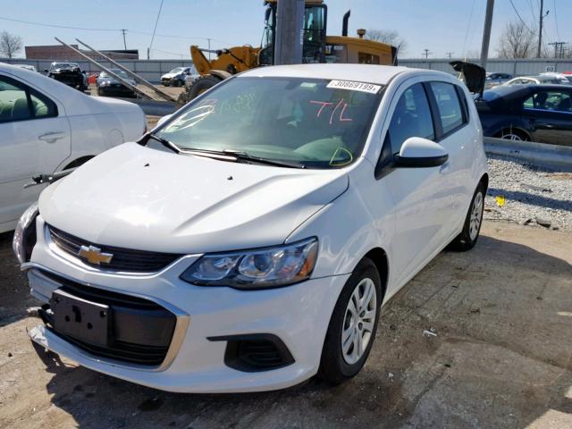 1G1JG6SH3H4158674 - 2017 CHEVROLET SONIC WHITE photo 2