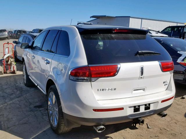 2LMDJ8JK2BBJ31283 - 2011 LINCOLN MKX WHITE photo 3