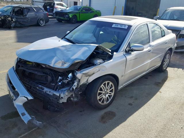 YV1RS640X52456107 - 2005 VOLVO S60 SILVER photo 2