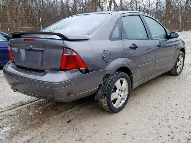 1FAHP34N67W227955 - 2007 FORD FOCUS ZX4 GRAY photo 4