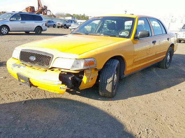 2FAFP70V18X173846 - 2008 FORD CROWN VICT YELLOW photo 2