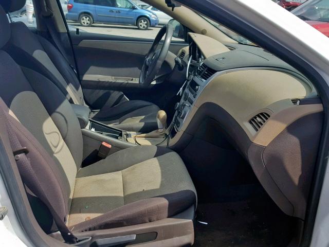 1G1ZB5EB3AF111013 - 2010 CHEVROLET MALIBU LS WHITE photo 5