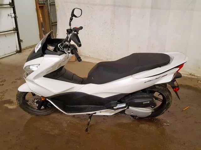 RLHKF1809HY200065 - 2017 HONDA PCX 150 WHITE photo 9