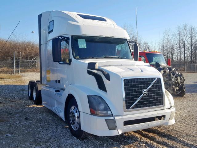 4V4NC9TG2CN561404 - 2012 VOLVO VN VNL WHITE photo 1