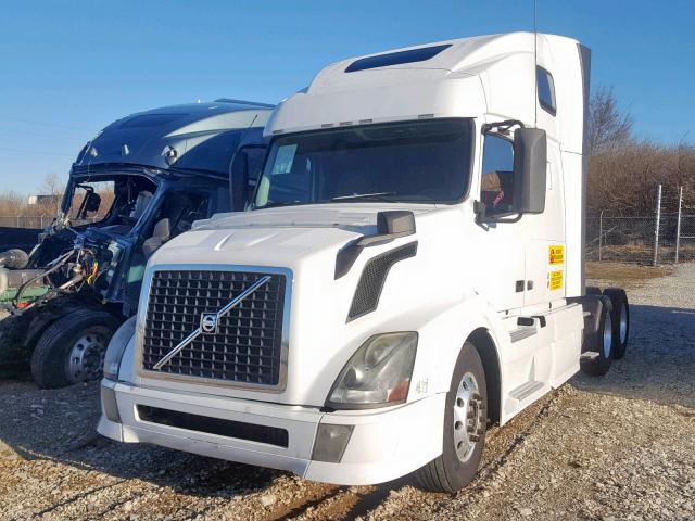 4V4NC9TG2CN561404 - 2012 VOLVO VN VNL WHITE photo 2