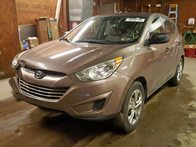 KM8JT3AB5BU200473 - 2011 HYUNDAI TUCSON GL BROWN photo 2