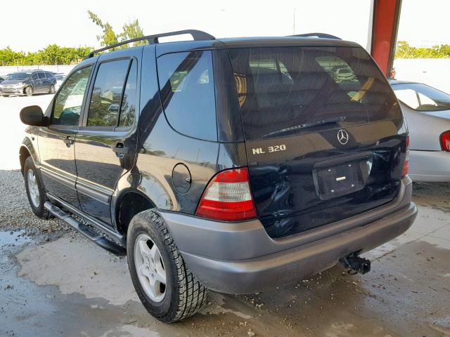 4JGAB54E9WA013183 - 1998 MERCEDES-BENZ ML 320 BLACK photo 3