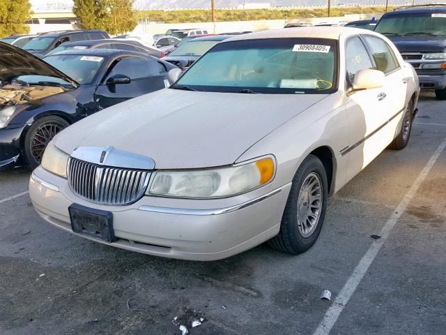 1LNHM83W5XY641898 - 1999 LINCOLN TOWN CAR C CREAM photo 2