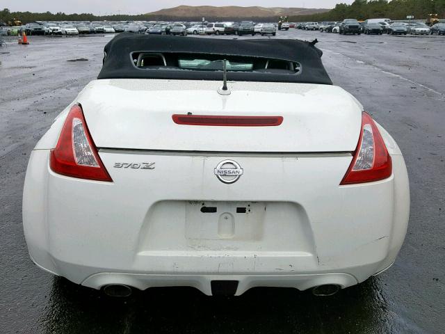 JN1AZ4FH6AM302369 - 2010 NISSAN 370Z WHITE photo 9