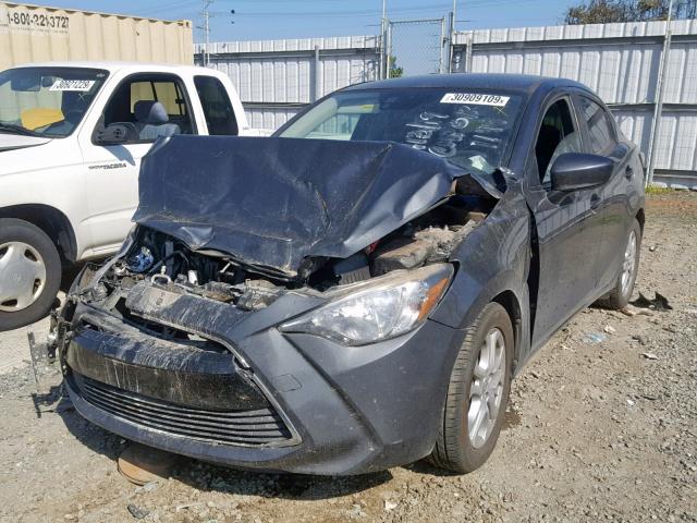 3MYDLBZV0GY141199 - 2016 TOYOTA SCION IA GRAY photo 2