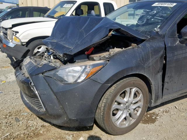 3MYDLBZV0GY141199 - 2016 TOYOTA SCION IA GRAY photo 9