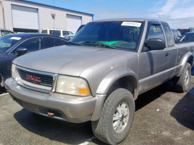 1GTCT19W928131143 - 2002 GMC SONOMA SILVER photo 2