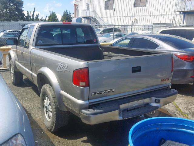 1GTCT19W928131143 - 2002 GMC SONOMA SILVER photo 3