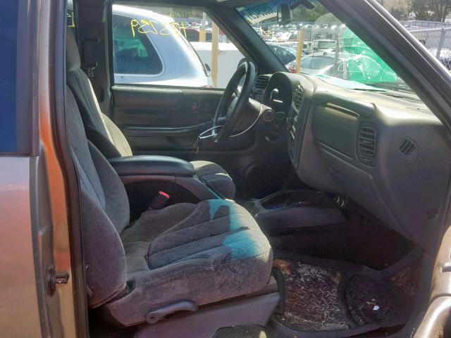 1GTCT19W928131143 - 2002 GMC SONOMA SILVER photo 5