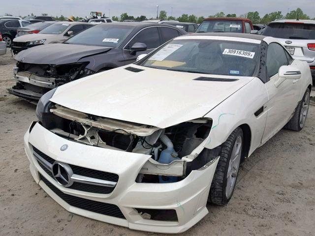 WDDPK4HA7EF076807 - 2014 MERCEDES-BENZ SLK 250 WHITE photo 2