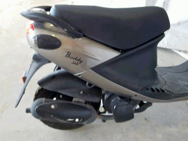 RFVPAC204H1018250 - 2017 GENUINE SCOOTER CO. BUDDY 125 SILVER photo 7