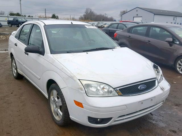 1FAHP34N17W251922 - 2007 FORD FOCUS ZX4 WHITE photo 1